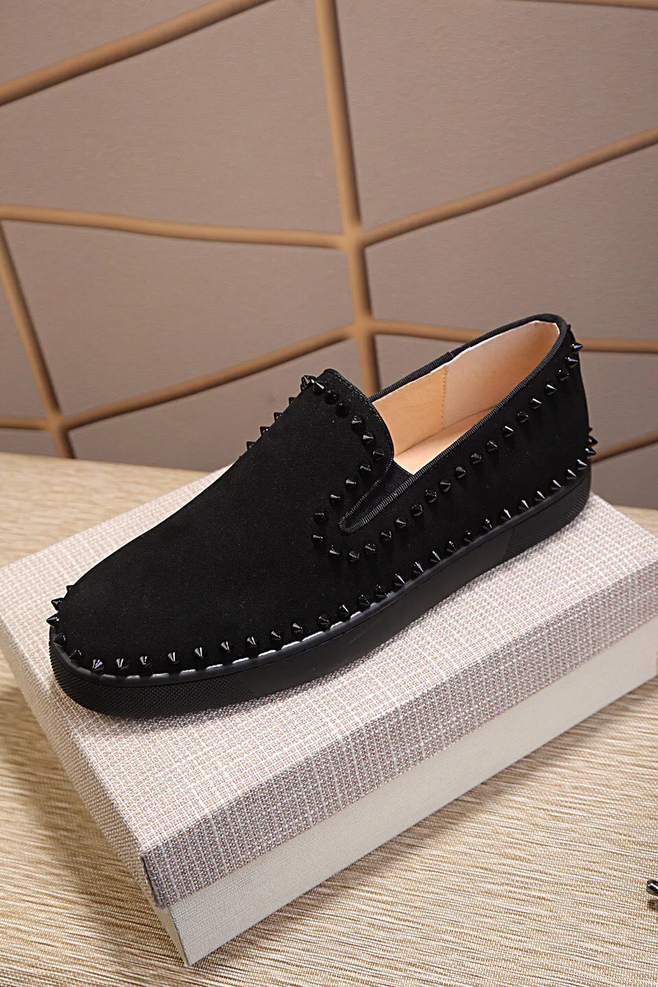 Factory price 420 Christian louboutin (CL red sole shoes) counter nail series, casual sneakers for couples 📢 📢 📢 Exclusive hot style release 🎈🎈💪 Movable latex feet 👻 Finished outsole line [Proud] 😝Female 35-40# Male 38#-46, global supply😝 [Top version]: original imported cowhide frosted upper, top original leather lining, original molded TPU outsole, original 1:1 detail processing, original shoe last, large quantity available from stock,